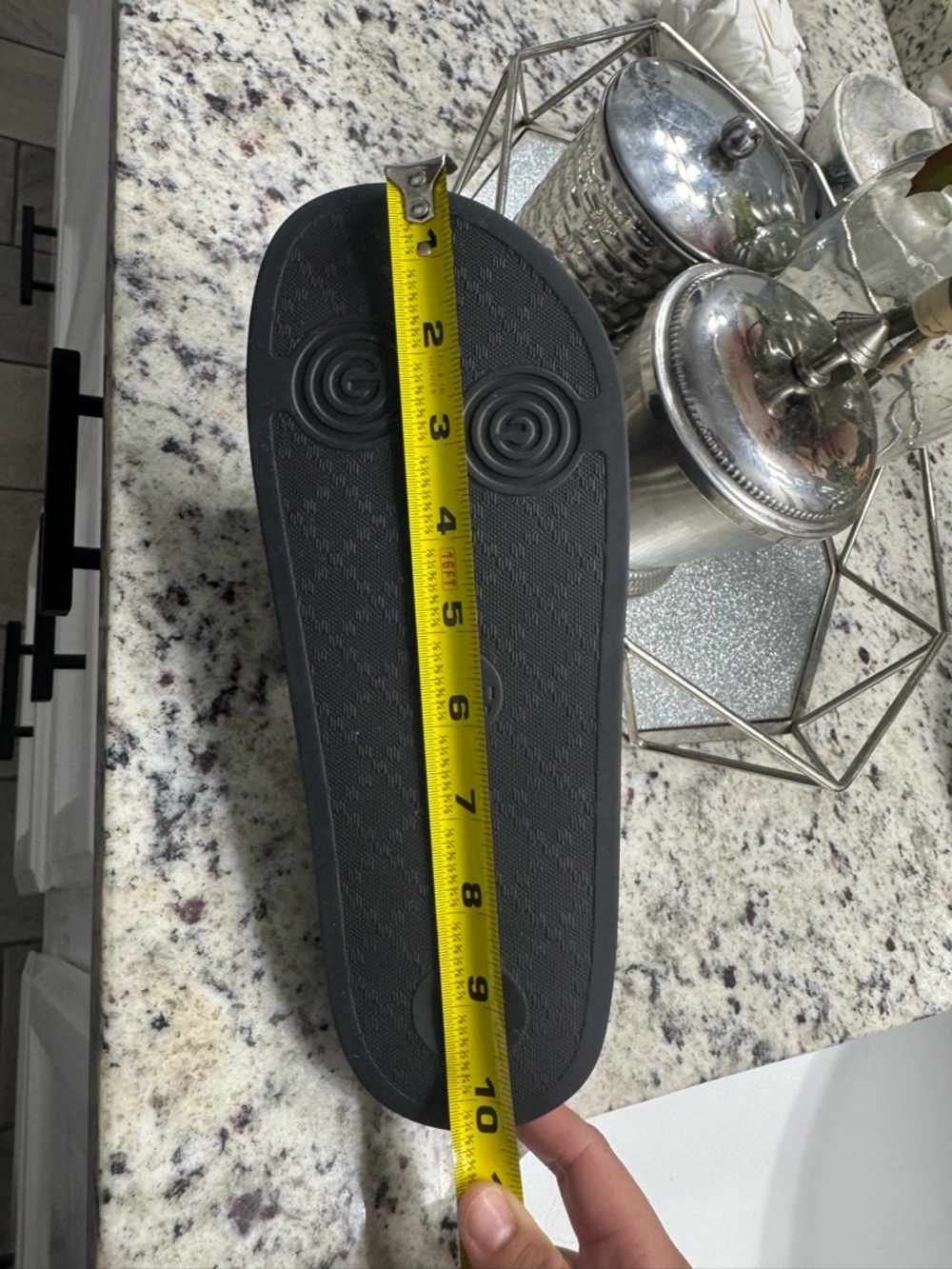Men’s size 7 Gucci Slides, New with box - Picture 3 of 3